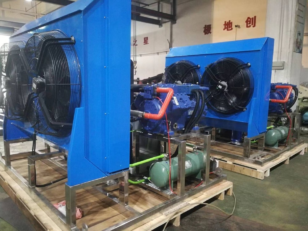 澳洲客戶量身定制風(fēng)冷系統(tǒng)，日產(chǎn)量5噸海水制冰機(jī)。