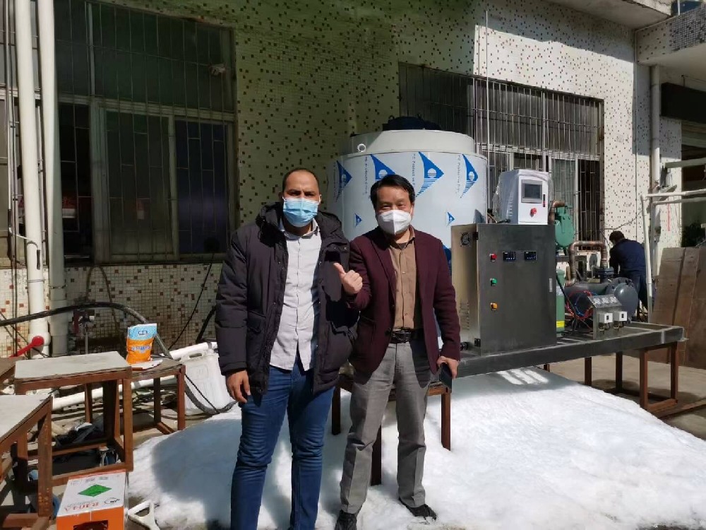 新年接待的第一批國(guó)外客戶(hù)毛里塔尼亞大型水產(chǎn)加工客戶(hù)，親臨我司現(xiàn)場(chǎng)考察，對(duì)我們高端制冰機(jī)十分滿(mǎn)意！當(dāng)場(chǎng)下達(dá)2臺(tái)日產(chǎn)量15噸片冰機(jī)采購(gòu)訂單！祝福客戶(hù)2023年生意興?。? title=